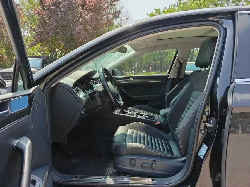 2020 Volkswagen Magotan 2.0T 186HP L4 7DCT,autocango,china used car exporter,china ev exporter,chinese used car exporter,chinese used ev exporter