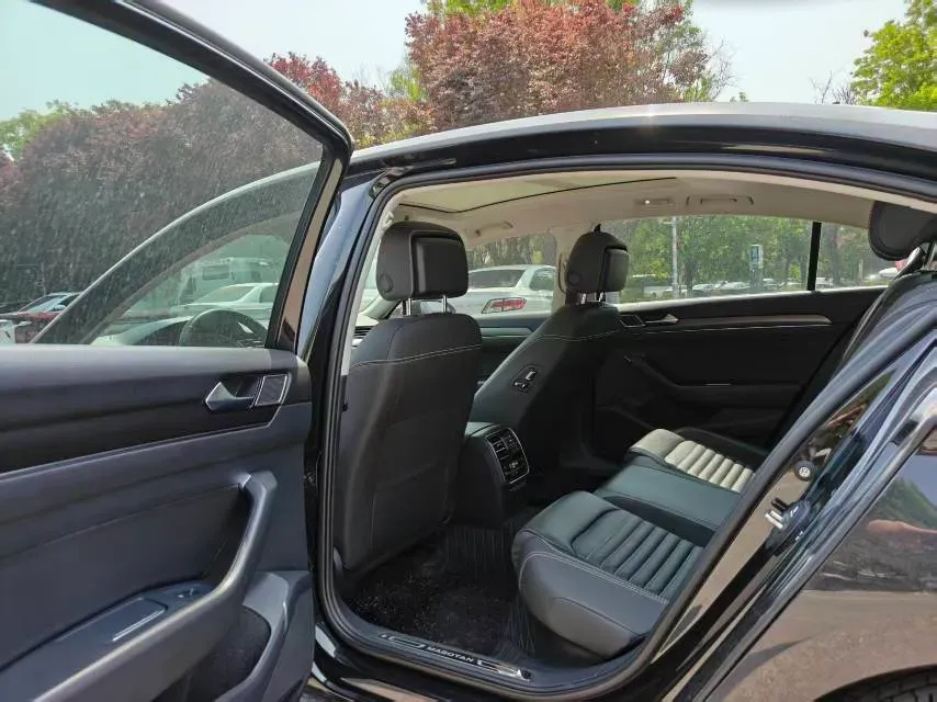 2020 Volkswagen Magotan 2.0T 186HP L4 7DCT,autocango,china used car exporter,china ev exporter,chinese used car exporter,chinese used ev exporter