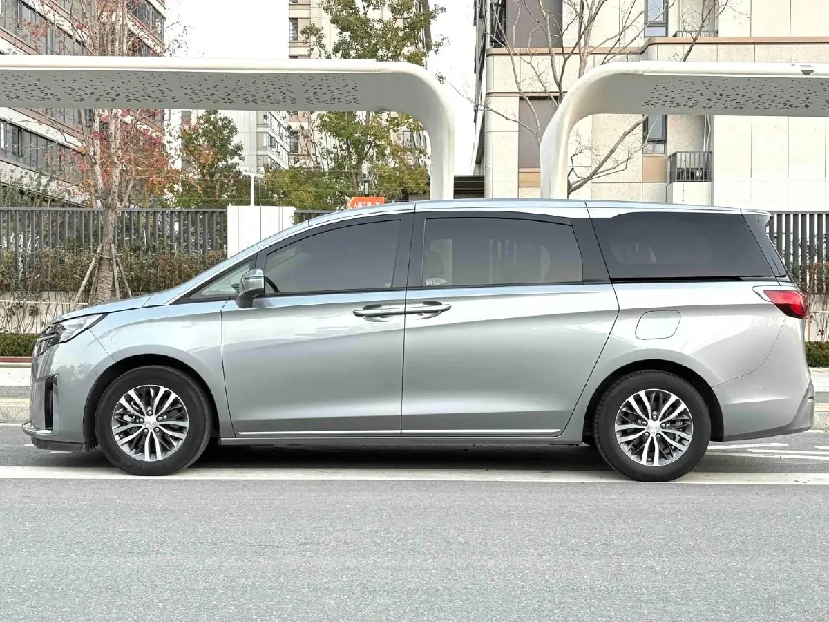 2023 Buick GL8 2.0T 237HP L4 9AT,autocango,china used car exporter,china ev exporter,chinese used car exporter,chinese used ev exporter