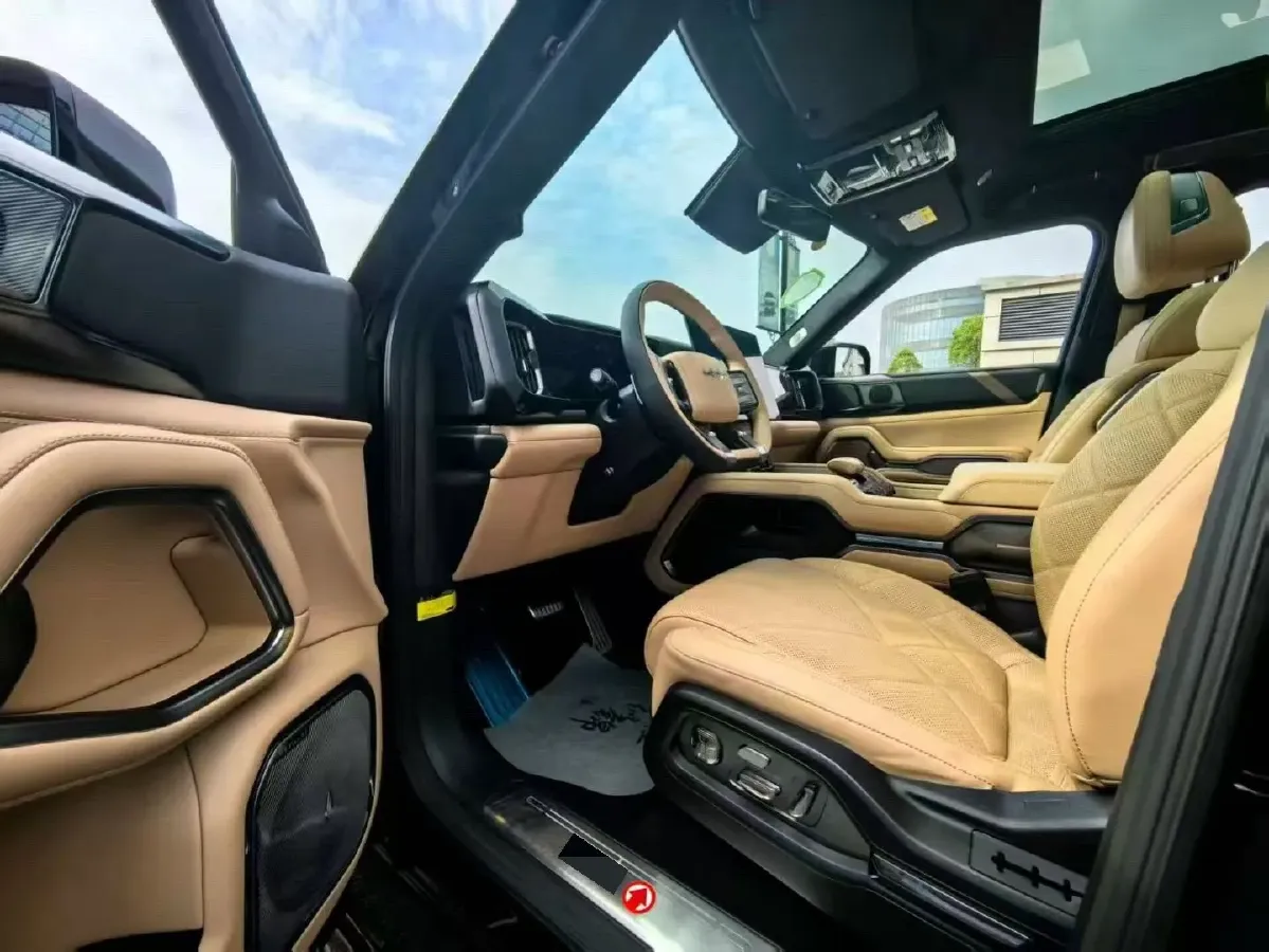 2025 FangChengBao Bao 8 2.0T 245HP L4 E-CVT PHEV 36.8KWH,autocango,china used car exporter,china ev exporter,chinese used car exporter,chinese used ev exporter