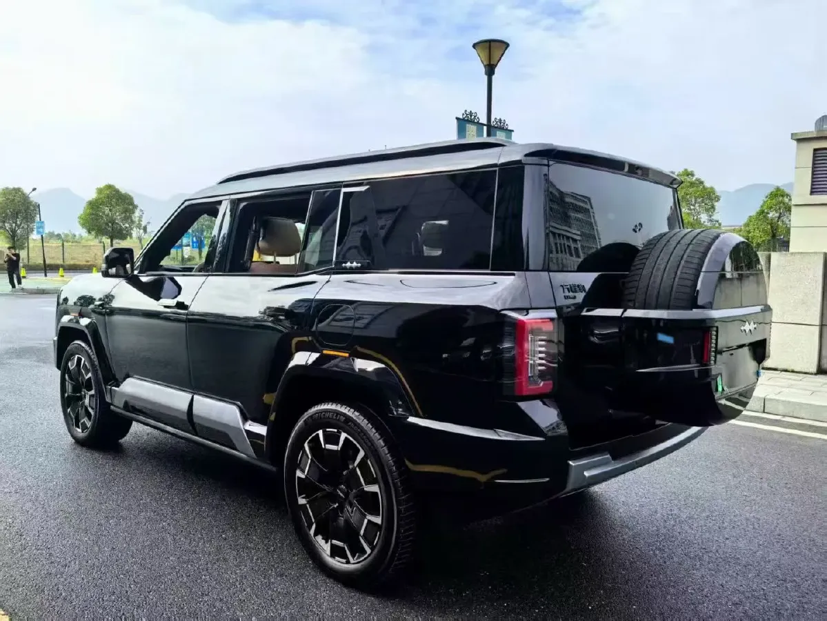 2025 FangChengBao Bao 8 2.0T 245HP L4 E-CVT PHEV 36.8KWH,autocango,china used car exporter,china ev exporter,chinese used car exporter,chinese used ev exporter