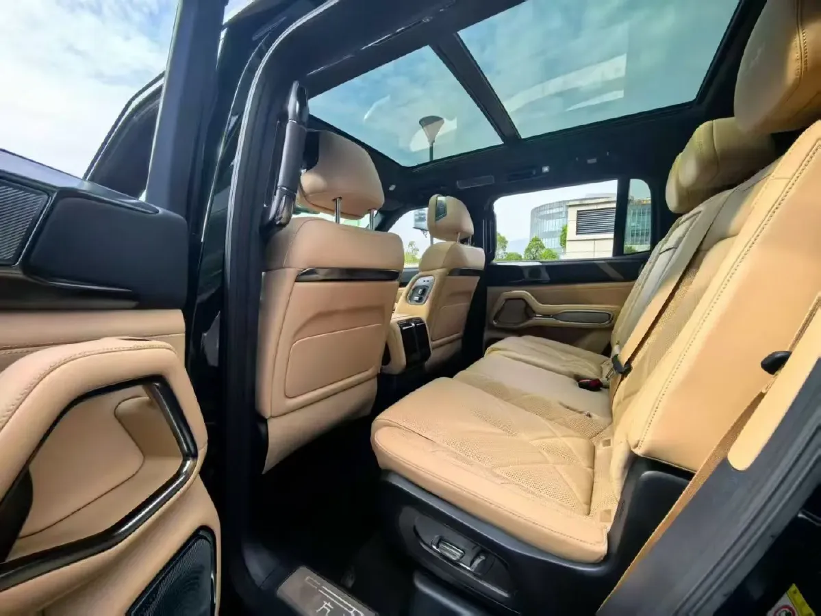 2025 FangChengBao Bao 8 2.0T 245HP L4 E-CVT PHEV 36.8KWH,autocango,china used car exporter,china ev exporter,chinese used car exporter,chinese used ev exporter