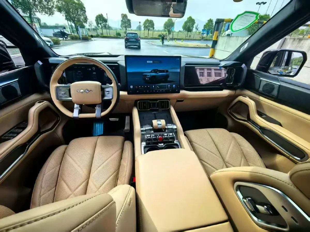 2025 FangChengBao Bao 8 2.0T 245HP L4 E-CVT PHEV 36.8KWH,autocango,china used car exporter,china ev exporter,chinese used car exporter,chinese used ev exporter