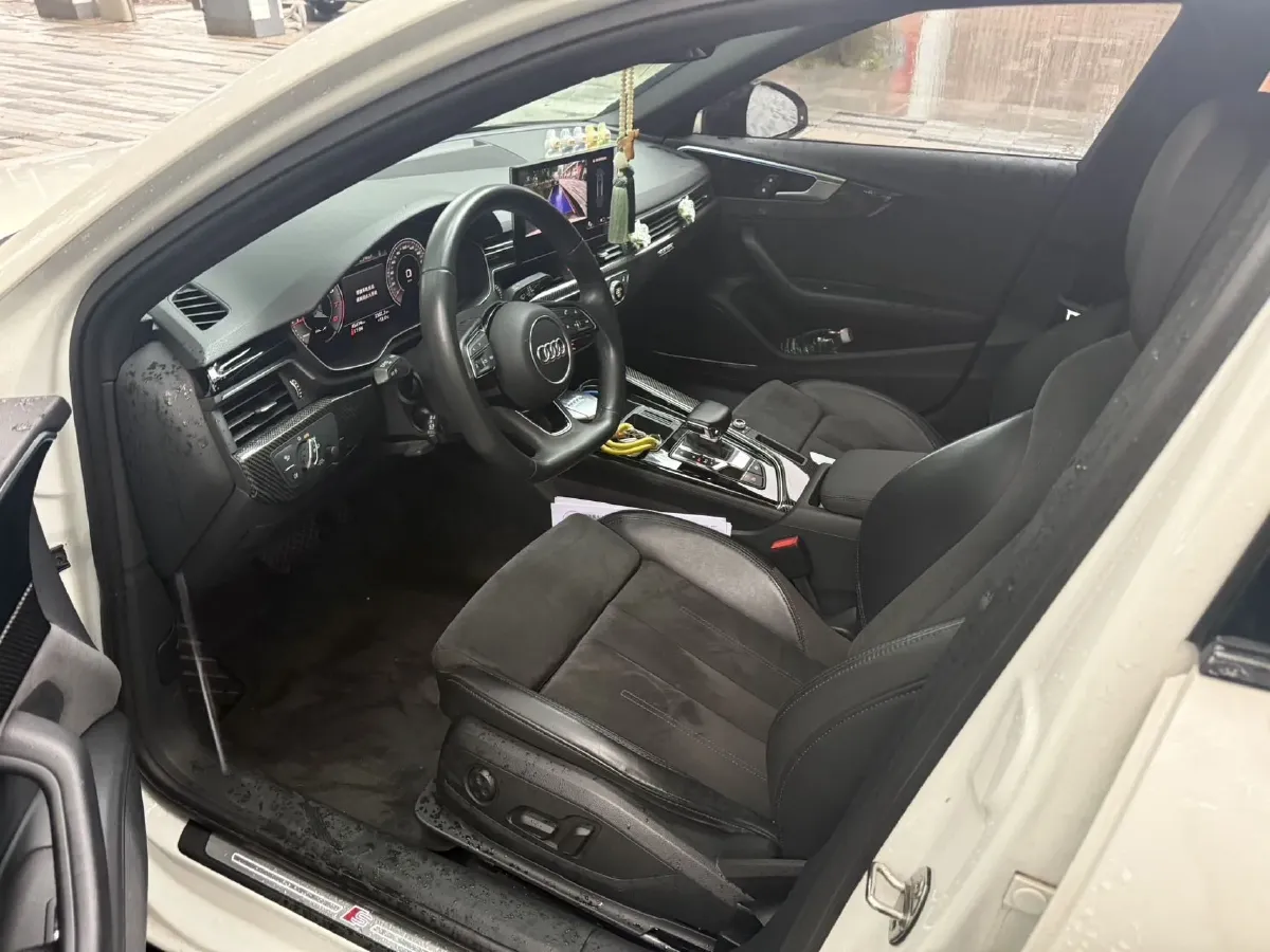 2022 Audi A4L 2.0T 252HP L4 7DCT,autocango,china used car exporter,china ev exporter,chinese used car exporter,chinese used ev exporter