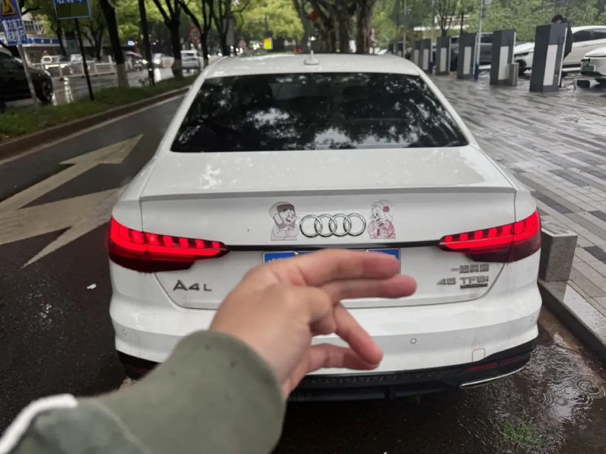 2022 Audi A4L 2.0T 252HP L4 7DCT,autocango,china used car exporter,china ev exporter,chinese used car exporter,chinese used ev exporter