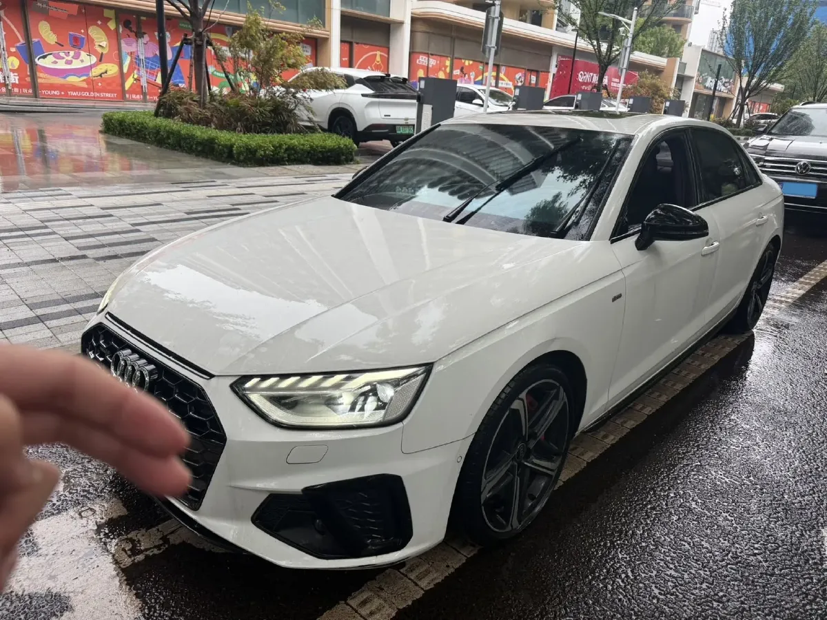 2022 Audi A4L 2.0T 252HP L4 7DCT,autocango,china used car exporter,china ev exporter,chinese used car exporter,chinese used ev exporter