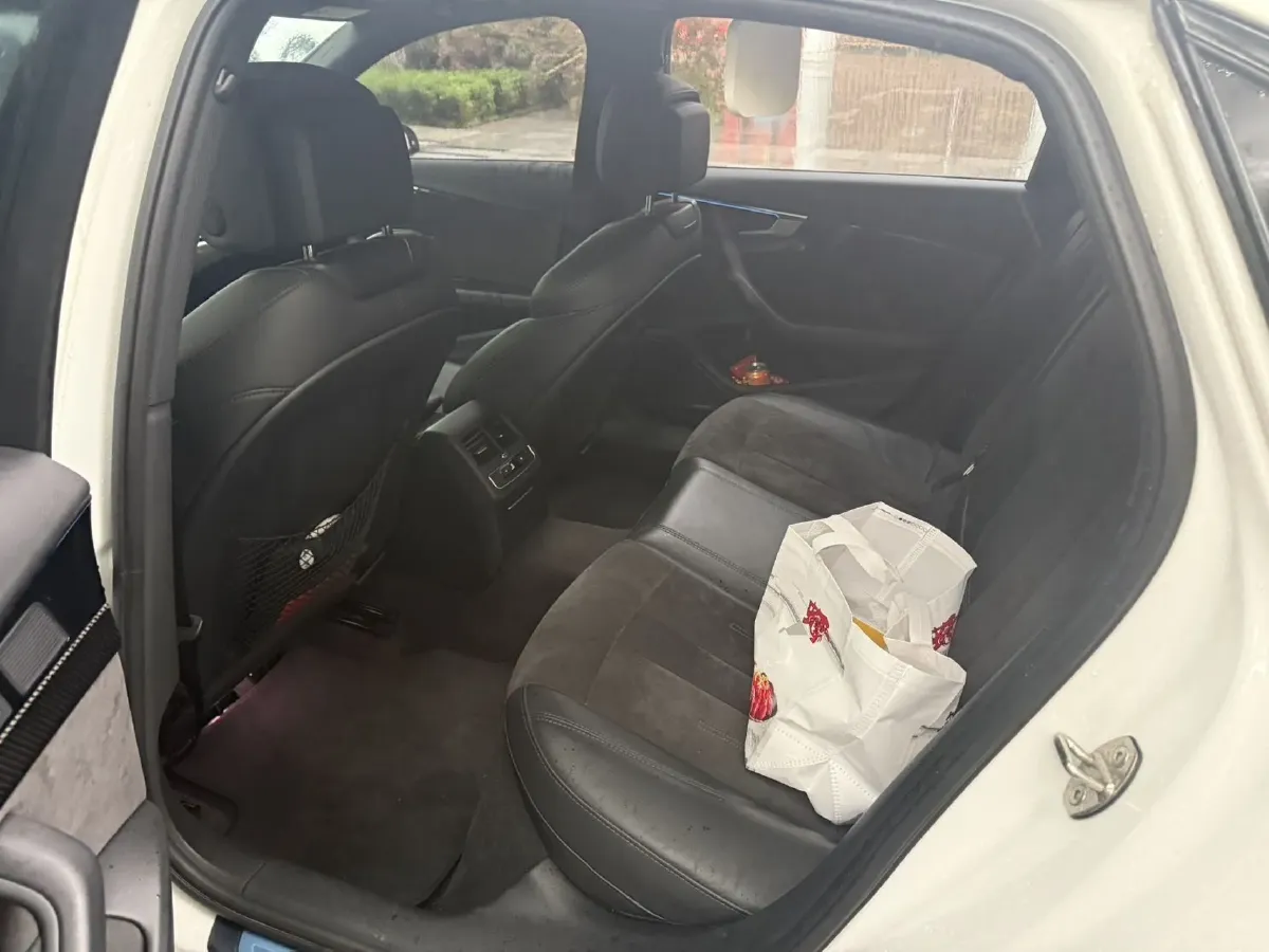 2022 Audi A4L 2.0T 252HP L4 7DCT,autocango,china used car exporter,china ev exporter,chinese used car exporter,chinese used ev exporter