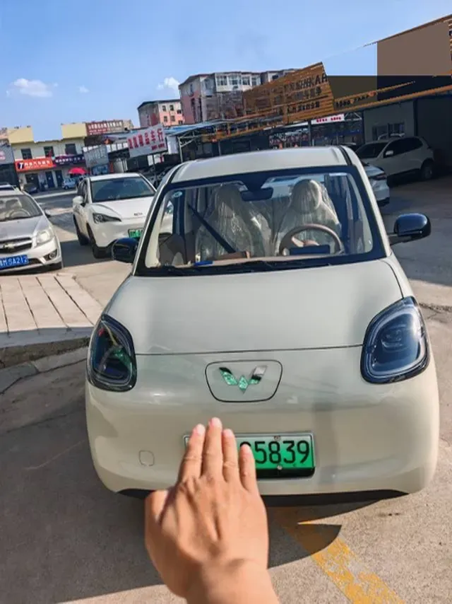 2025 WuLing HongGuang MINI EV BEV 16.2KWH,autocango,china used car exporter,china ev exporter,chinese used car exporter,chinese used ev exporter