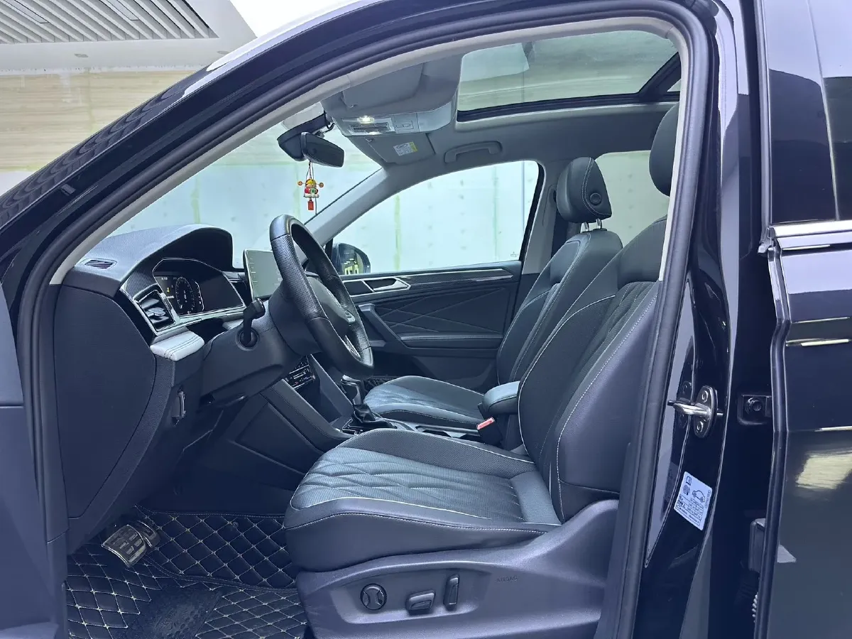 2024 Volkswagen Tiguan L 2.0T 186HP L4 7DCT,autocango,china used car exporter,china ev exporter,chinese used car exporter,chinese used ev exporter