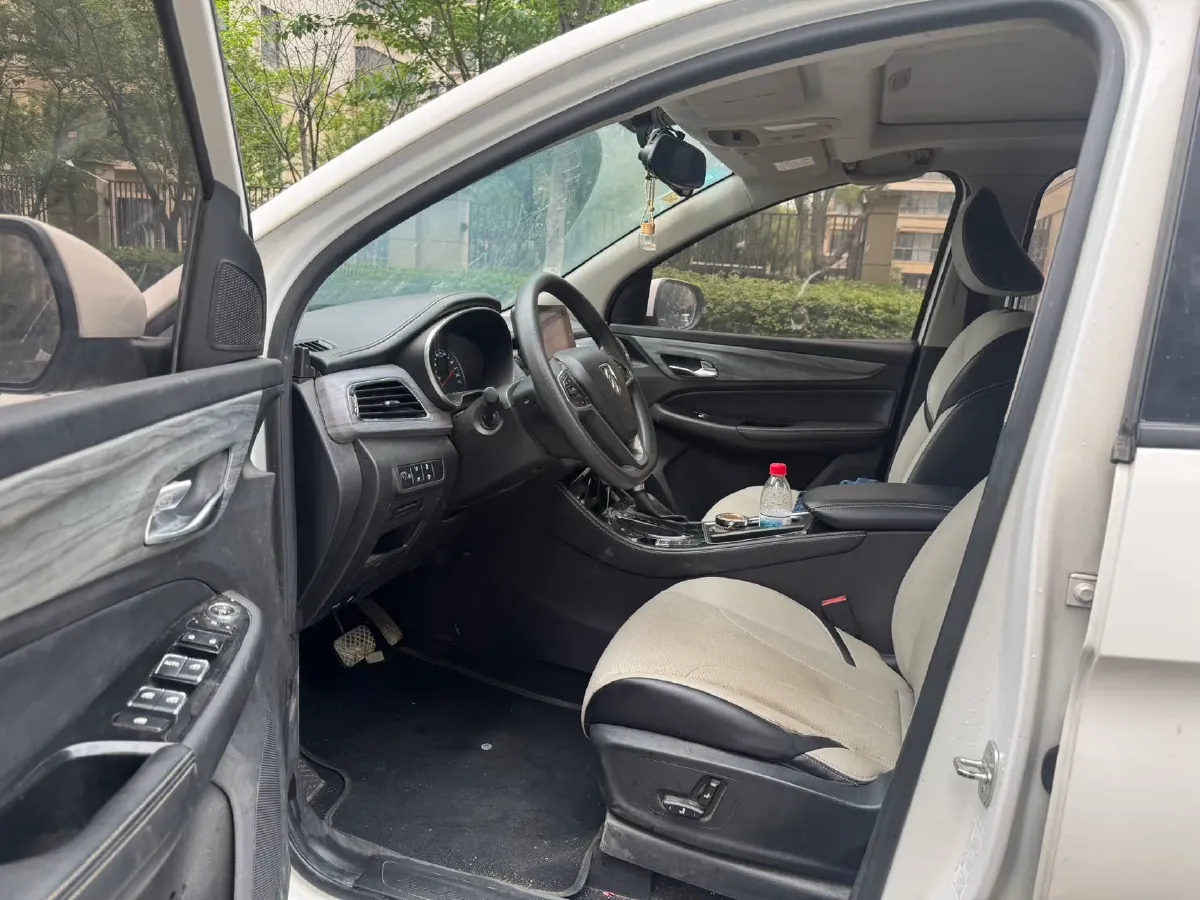 2019 BaoJun 730 1.5T 147HP L4 CVT,autocango,china used car exporter,china ev exporter,chinese used car exporter,chinese used ev exporter