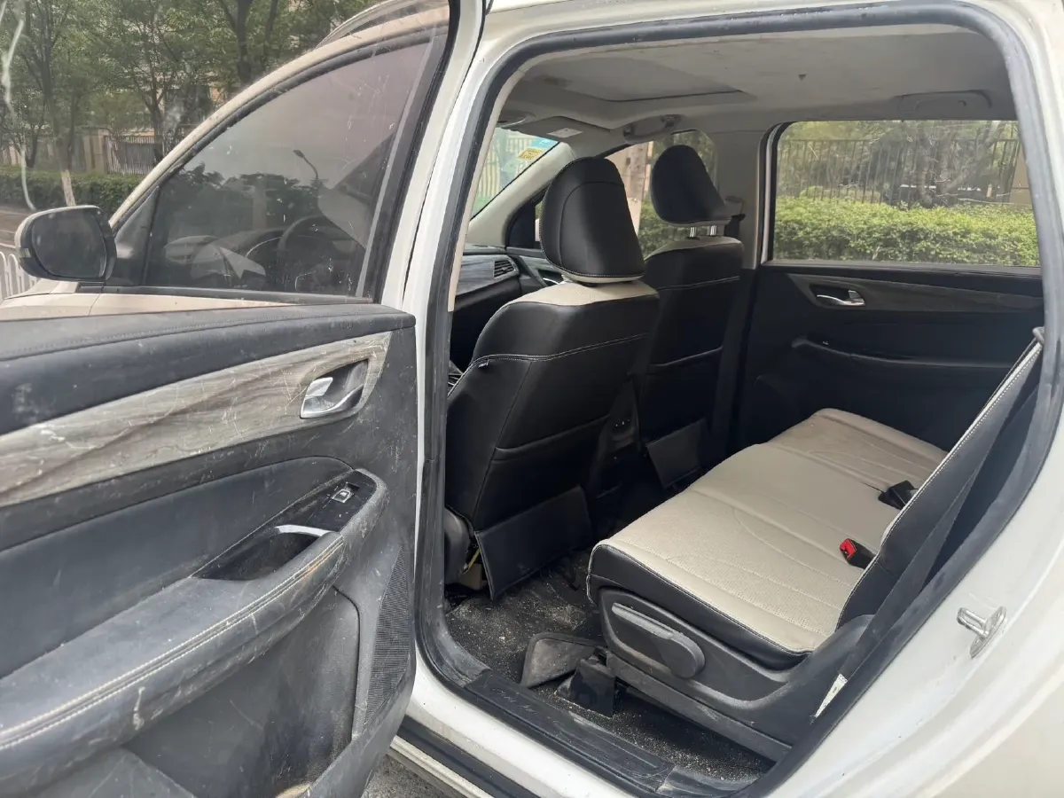 2019 BaoJun 730 1.5T 147HP L4 CVT,autocango,china used car exporter,china ev exporter,chinese used car exporter,chinese used ev exporter