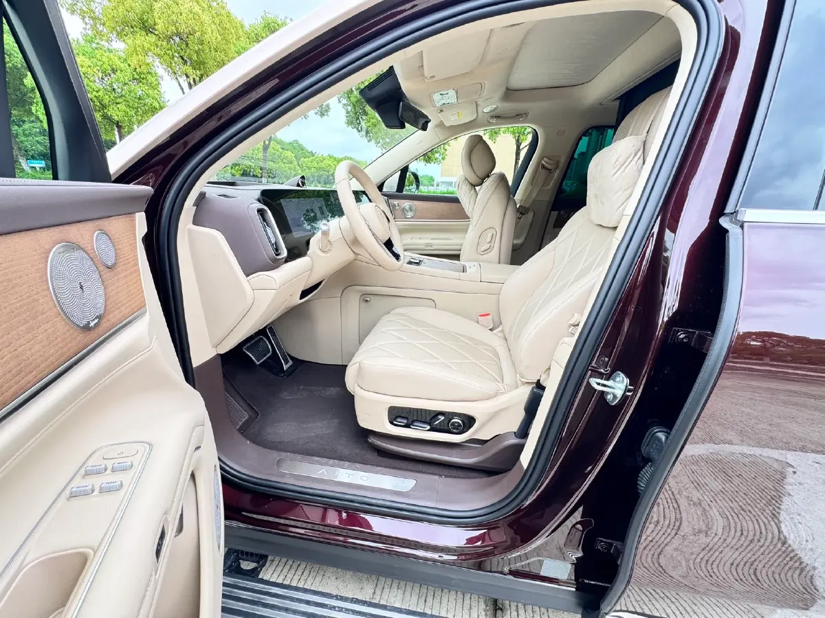 2025 AITO AITO M9 REEV 160HP REEV 52KWH,autocango,china used car exporter,china ev exporter,chinese used car exporter,chinese used ev exporter