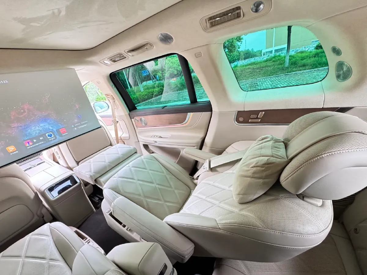 2025 AITO AITO M9 REEV 160HP REEV 52KWH,autocango,china used car exporter,china ev exporter,chinese used car exporter,chinese used ev exporter