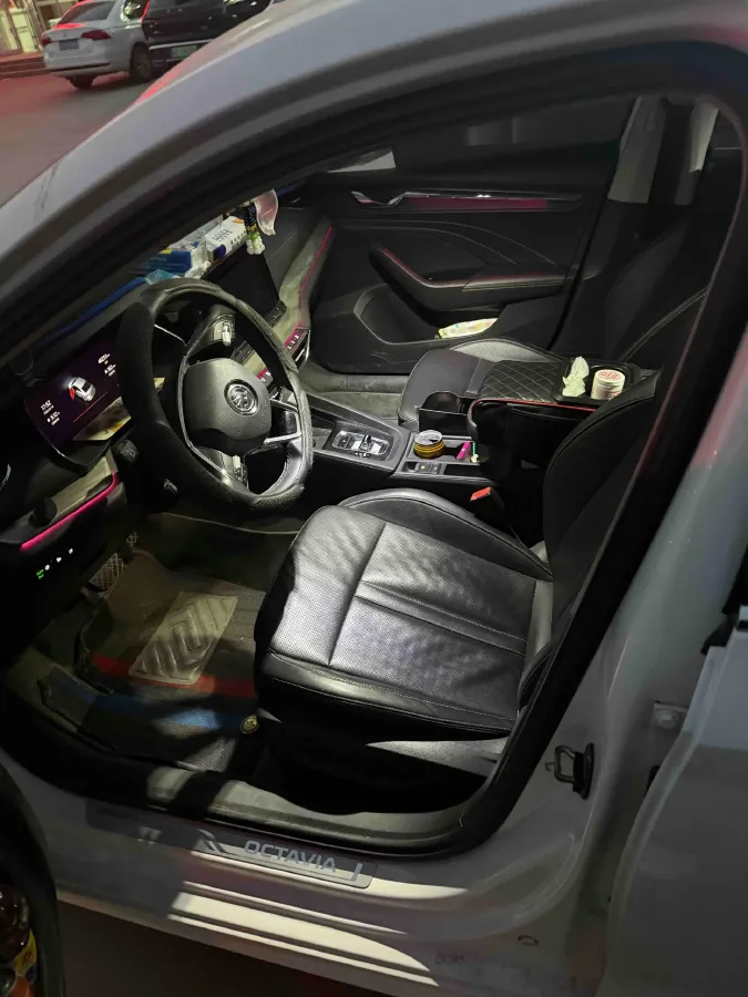 2022 Skoda Octavia 1.4T 150HP L4 7DCT,autocango,china used car exporter,china ev exporter,chinese used car exporter,chinese used ev exporter