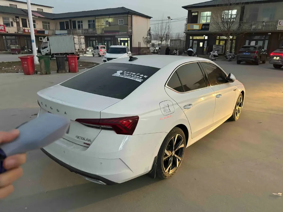 2022 Skoda Octavia 1.4T 150HP L4 7DCT,autocango,china used car exporter,china ev exporter,chinese used car exporter,chinese used ev exporter