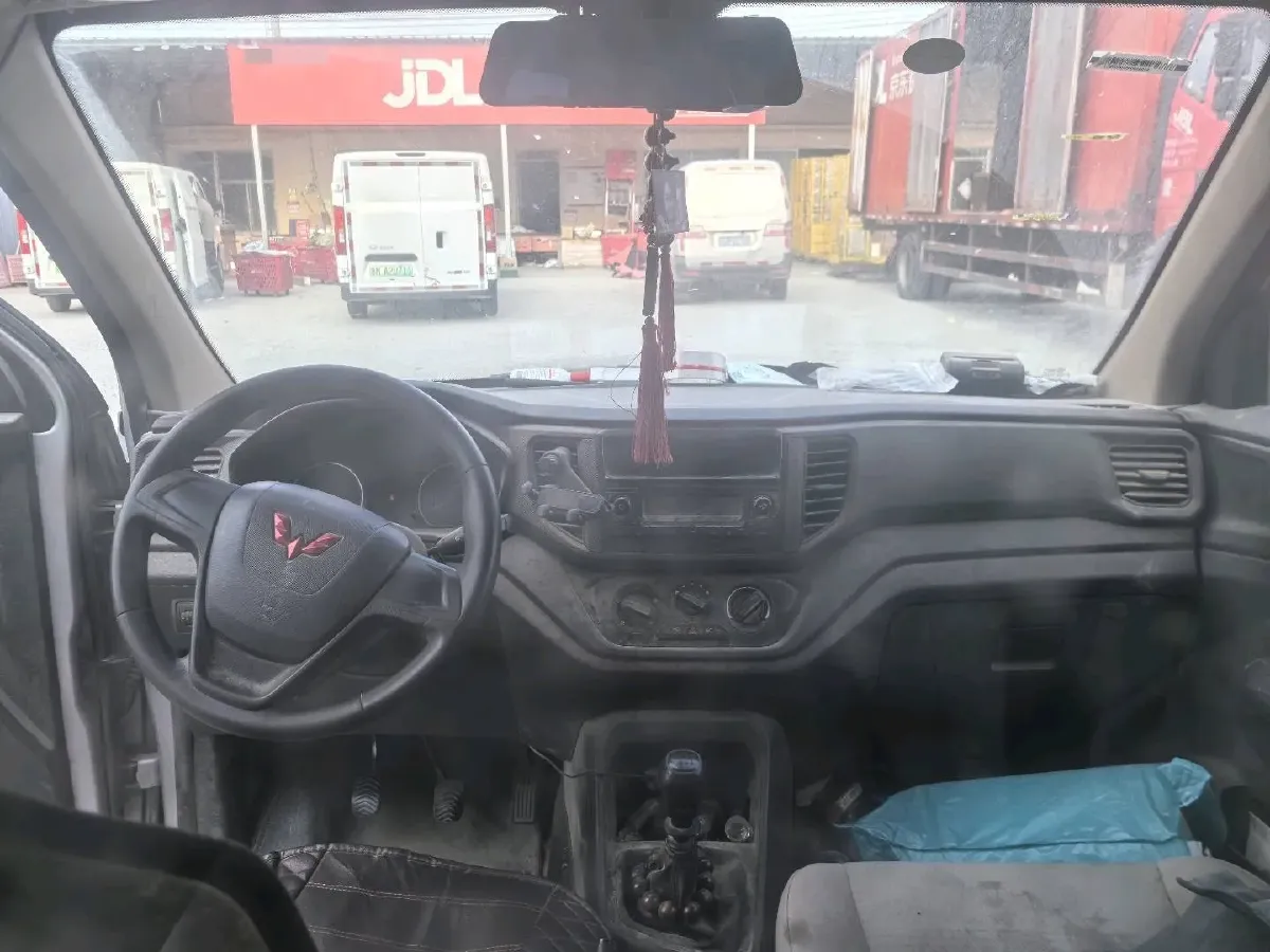 2022 WuLing HongGuang V 1.5L 99HP L4 6MT,autocango,china used car exporter,china ev exporter,chinese used car exporter,chinese used ev exporter
