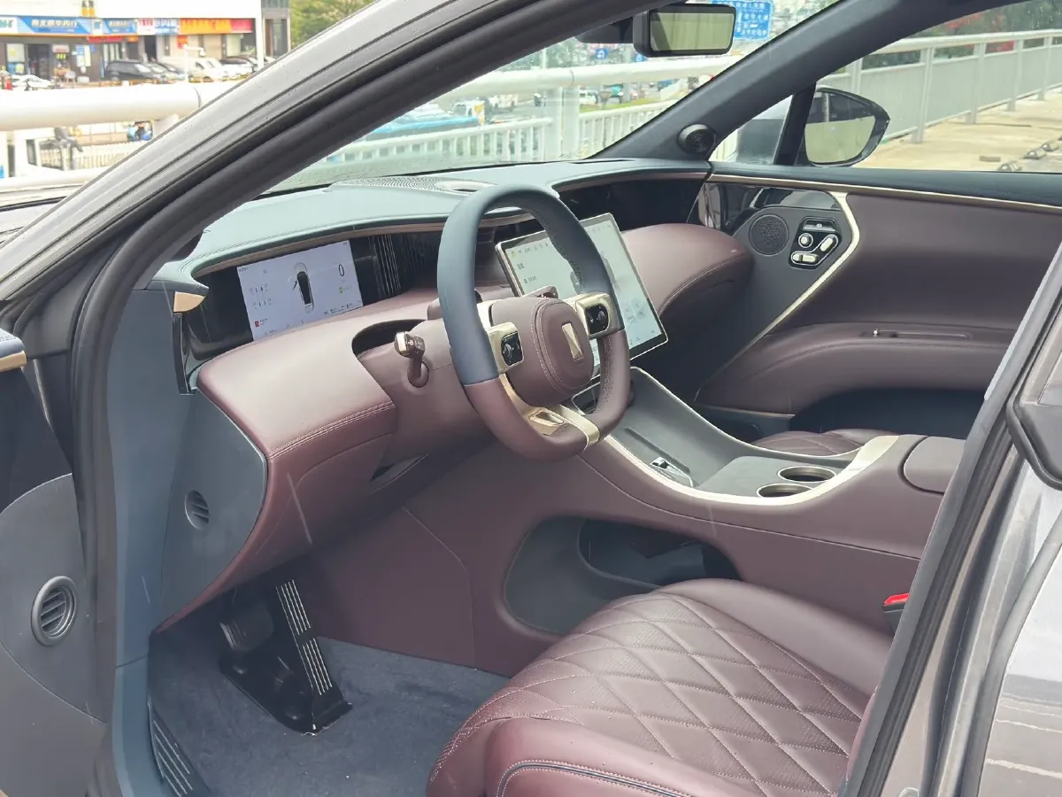 2025 Avatr 11 1.5T 156HP L4 REEV,autocango,china used car exporter,china ev exporter,chinese used car exporter,chinese used ev exporter