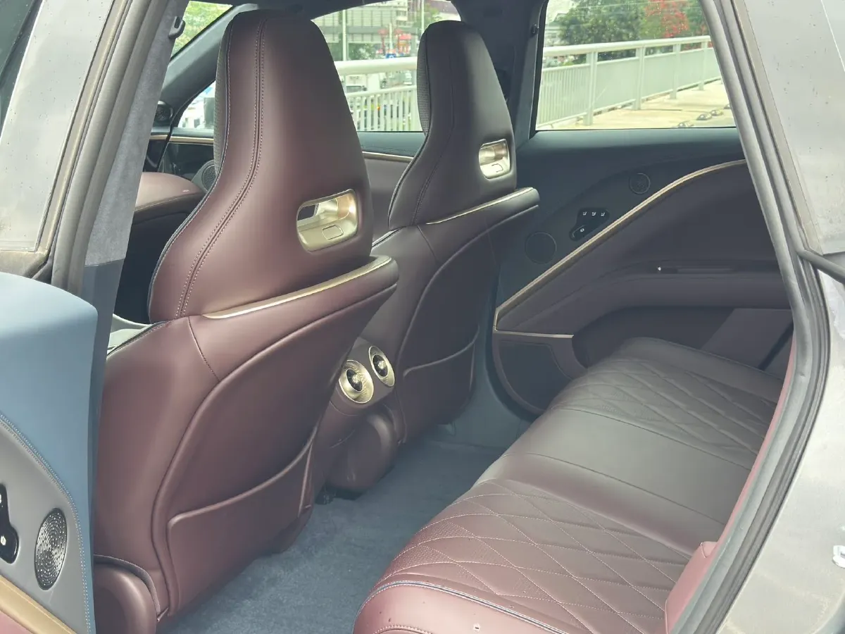 2025 Avatr 11 1.5T 156HP L4 REEV,autocango,china used car exporter,china ev exporter,chinese used car exporter,chinese used ev exporter