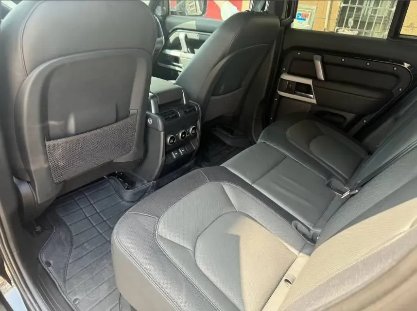 2024 Land Rover Defender 3.0T 400HP L6 8AT,autocango,china used car exporter,china ev exporter,chinese used car exporter,chinese used ev exporter