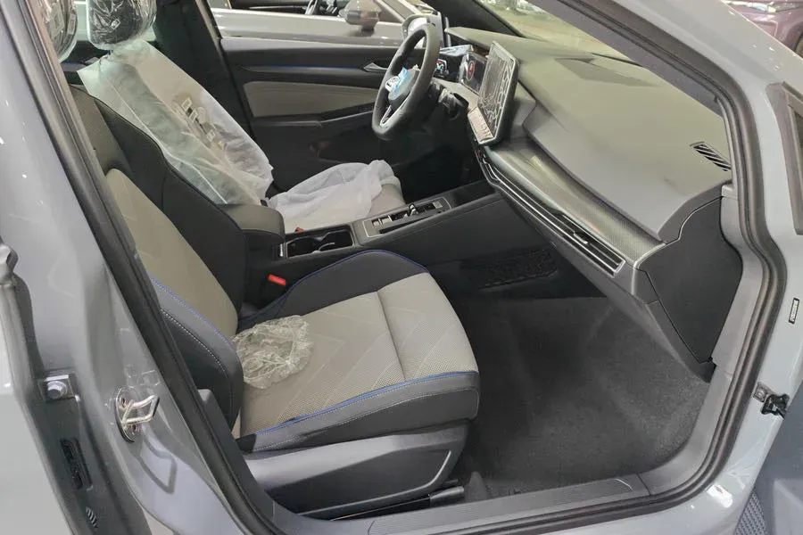 2025 Volkswagen Golf 1.5T 160HP L4 7DCT,autocango,china used car exporter,china ev exporter,chinese used car exporter,chinese used ev exporter