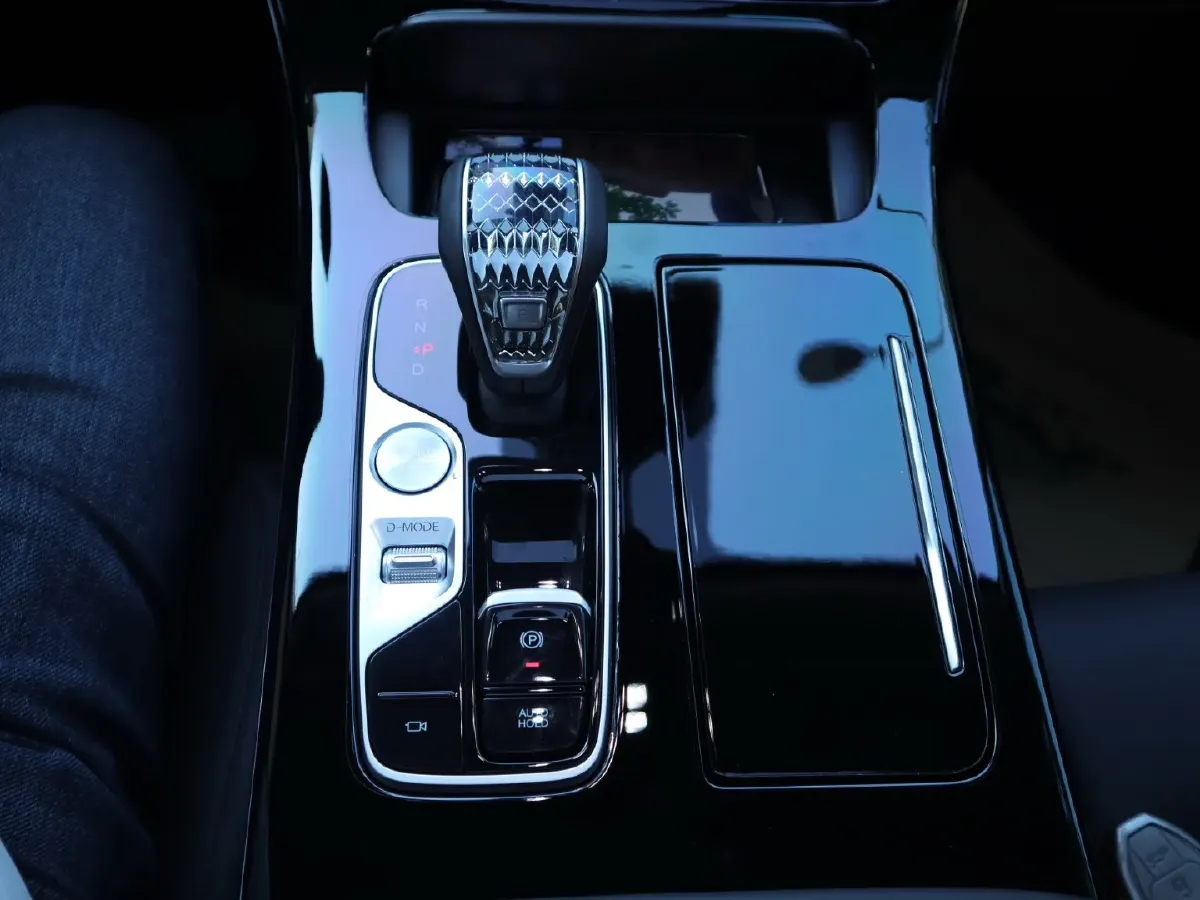 2024 GAC Trumpchi M8 2.0T 252HP L4 8AT,autocango,china used car exporter,china ev exporter,chinese used car exporter,chinese used ev exporter