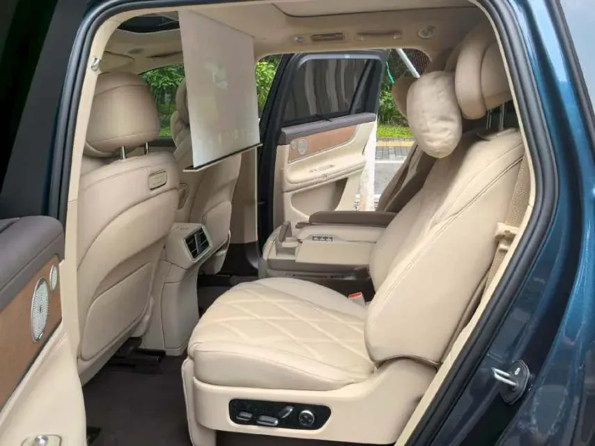 2025 AITO AITO M9 REEV 160HP REEV 52KWH,autocango,china used car exporter,china ev exporter,chinese used car exporter,chinese used ev exporter