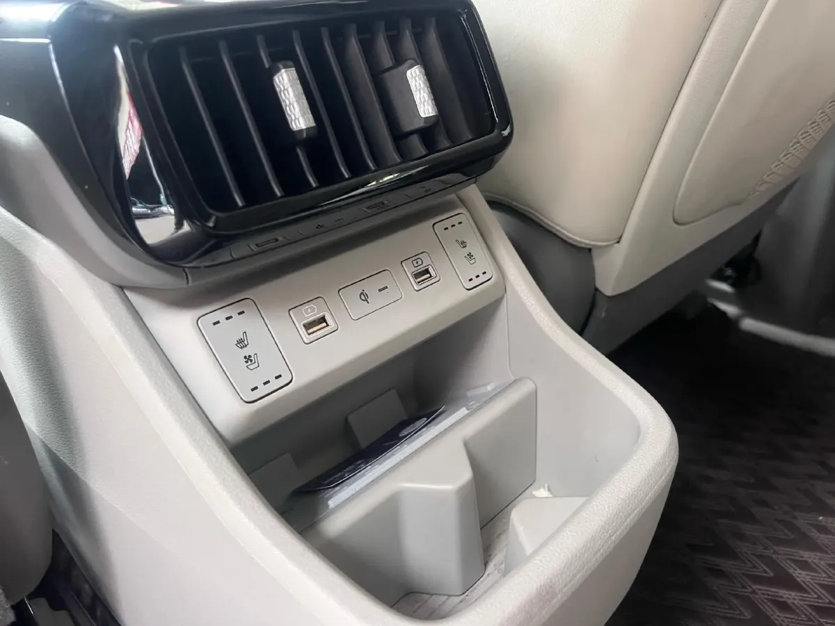 2021 Hyundai Custo 2.0T 236HP L4 8AT,autocango,china used car exporter,china ev exporter,chinese used car exporter,chinese used ev exporter