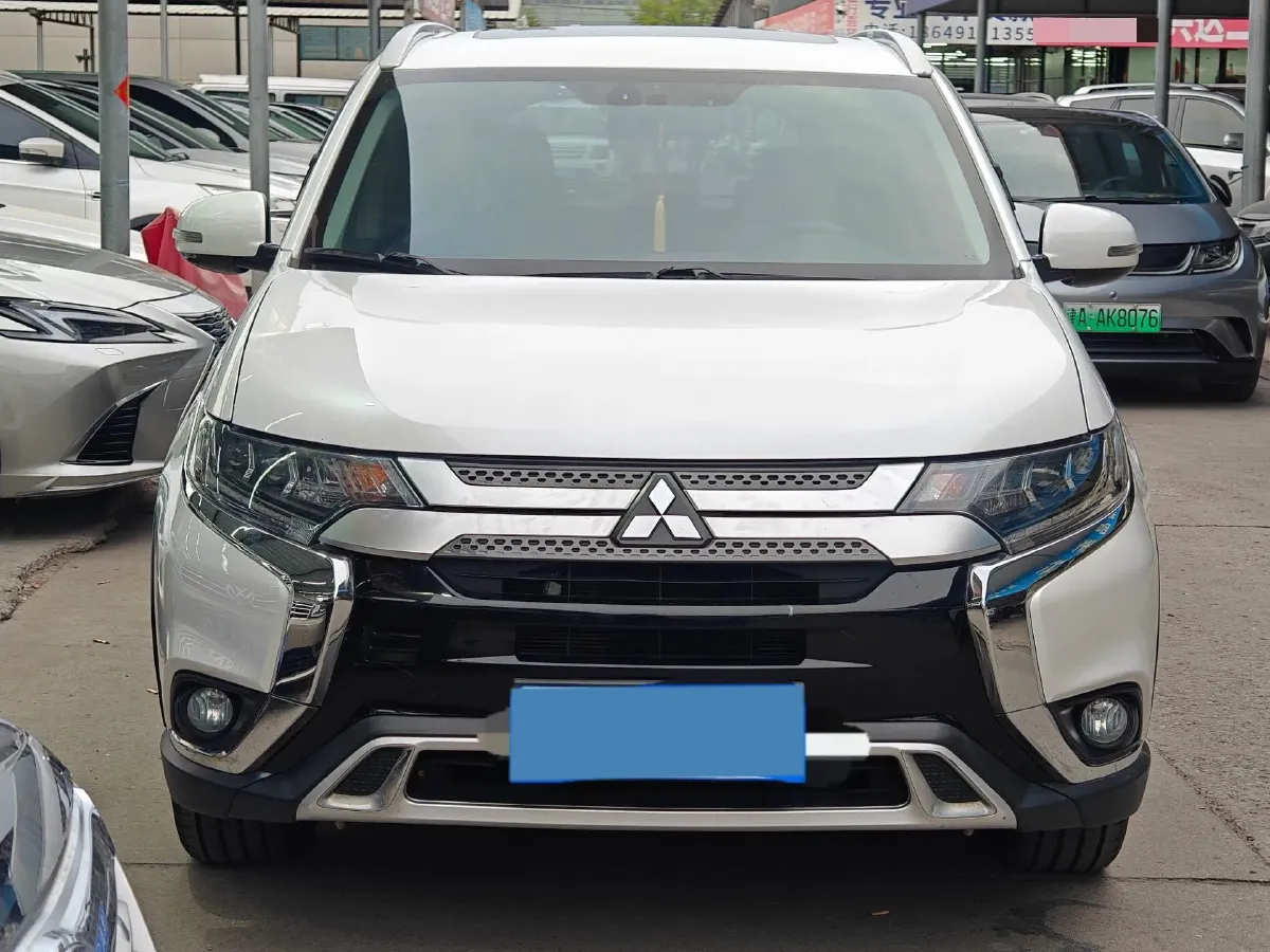 2019 Mitsubishi Outlander 2.4L 192HP L4 CVT,autocango,china used car exporter,china ev exporter,chinese used car exporter,chinese used ev exporter