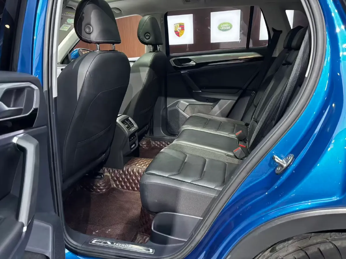 2019 Jeep Cherokee 2.0T 234HP L4 9AT,autocango,china used car exporter,china ev exporter,chinese used car exporter,chinese used ev exporter