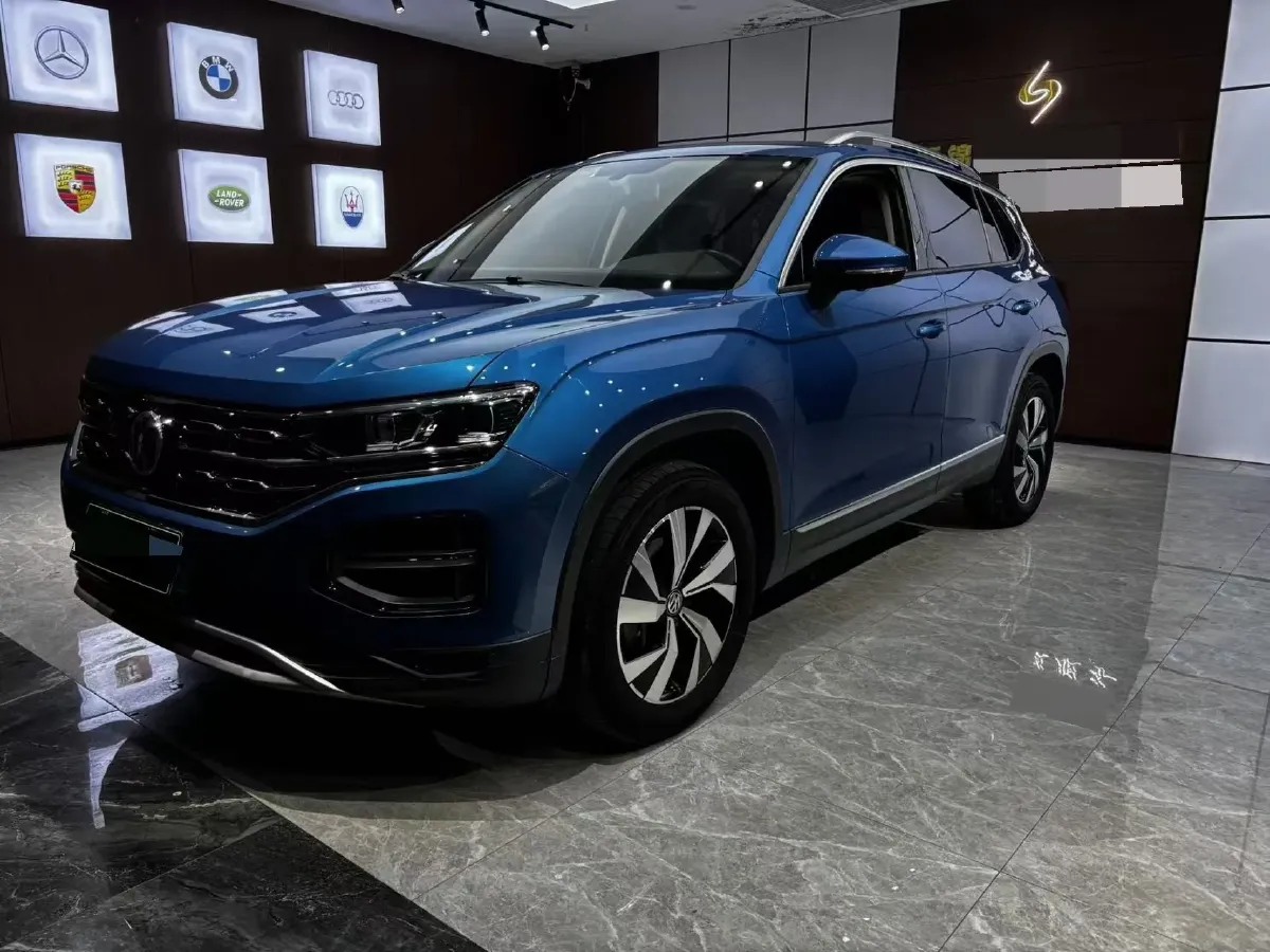 2019 Jeep Cherokee 2.0T 234HP L4 9AT,autocango,china used car exporter,china ev exporter,chinese used car exporter,chinese used ev exporter