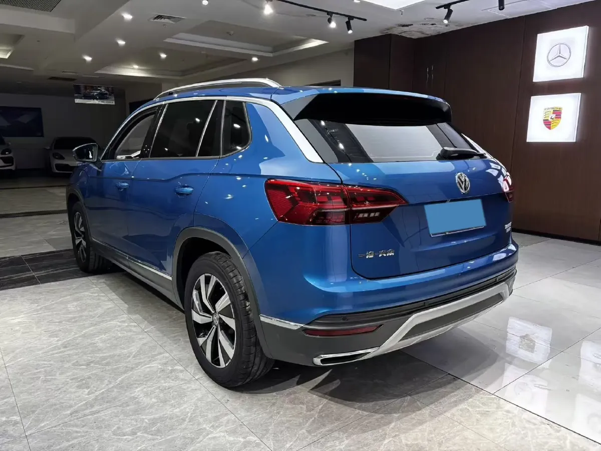 2019 Jeep Cherokee 2.0T 234HP L4 9AT,autocango,china used car exporter,china ev exporter,chinese used car exporter,chinese used ev exporter