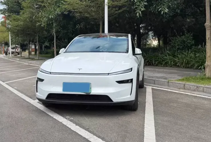 2025 Tesla Model Y BEV 62.5KWH,autocango,china used car exporter,china ev exporter,chinese used car exporter,chinese used ev exporter