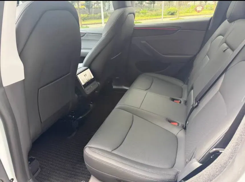 2025 Tesla Model Y BEV 62.5KWH,autocango,china used car exporter,china ev exporter,chinese used car exporter,chinese used ev exporter