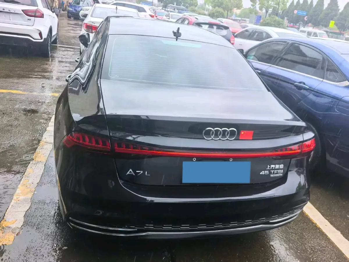 2024 Audi A7L 2.0T 245HP L4 7DCT,autocango,china used car exporter,china ev exporter,chinese used car exporter,chinese used ev exporter