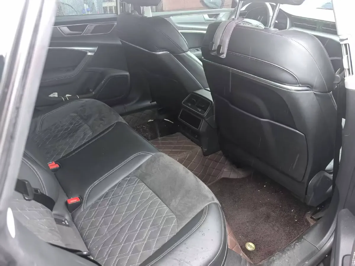 2024 Audi A7L 2.0T 245HP L4 7DCT,autocango,china used car exporter,china ev exporter,chinese used car exporter,chinese used ev exporter