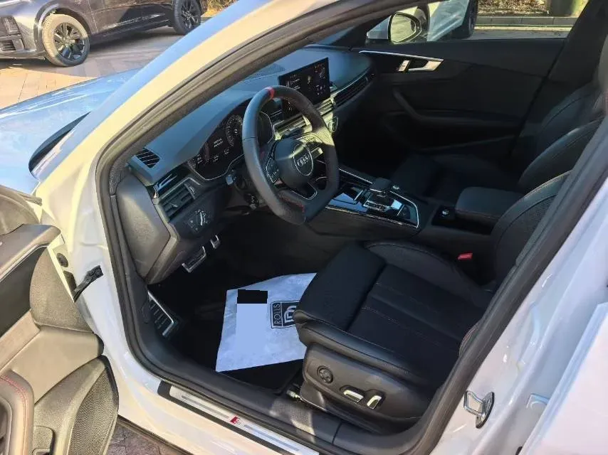 2024 Audi A4L 2.0T 190HP L4 7DCT,autocango,china used car exporter,china ev exporter,chinese used car exporter,chinese used ev exporter