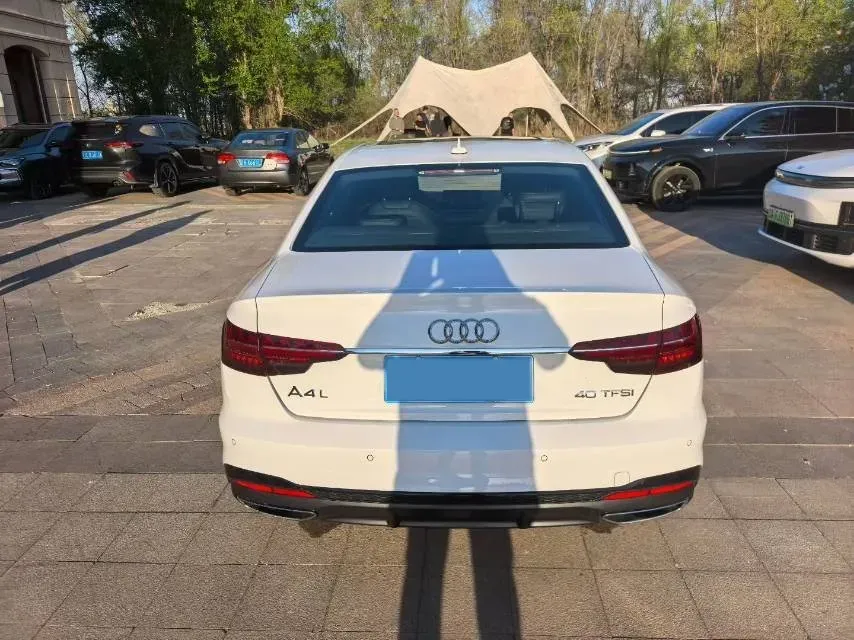 2024 Audi A4L 2.0T 190HP L4 7DCT,autocango,china used car exporter,china ev exporter,chinese used car exporter,chinese used ev exporter