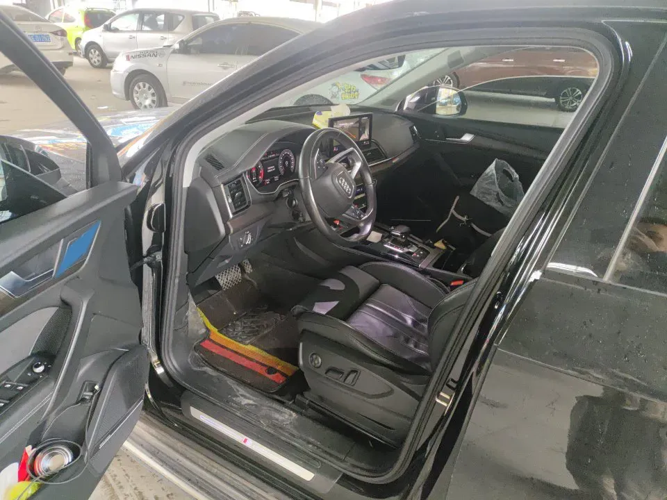 2021 Audi Q5L 2.0T 252HP L4 7DCT,autocango,china used car exporter,china ev exporter,chinese used car exporter,chinese used ev exporter