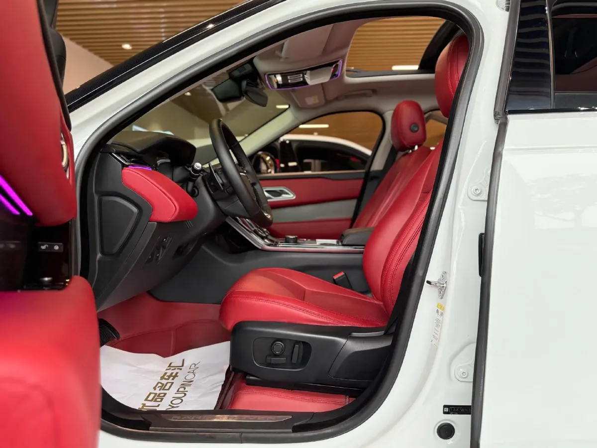 2020 Land Rover Range Rover Velar 2.0T 250HP L4 8AT,autocango,china used car exporter,china ev exporter,chinese used car exporter,chinese used ev exporter