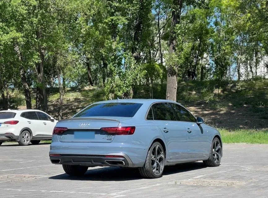 2022 Audi A4L 2.0T 190HP L4 7DCT,autocango,china used car exporter,china ev exporter,chinese used car exporter,chinese used ev exporter