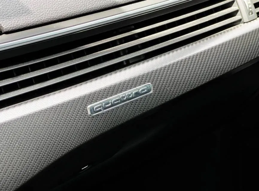 2022 Audi A4L 2.0T 190HP L4 7DCT,autocango,china used car exporter,china ev exporter,chinese used car exporter,chinese used ev exporter