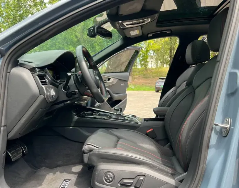 2022 Audi A4L 2.0T 190HP L4 7DCT,autocango,china used car exporter,china ev exporter,chinese used car exporter,chinese used ev exporter