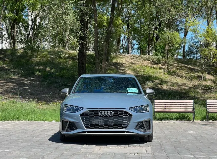 2022 Audi A4L 2.0T 190HP L4 7DCT,autocango,china used car exporter,china ev exporter,chinese used car exporter,chinese used ev exporter