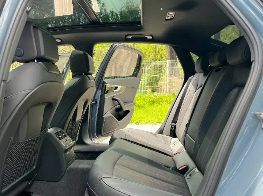 2022 Audi A4L 2.0T 190HP L4 7DCT,autocango,china used car exporter,china ev exporter,chinese used car exporter,chinese used ev exporter