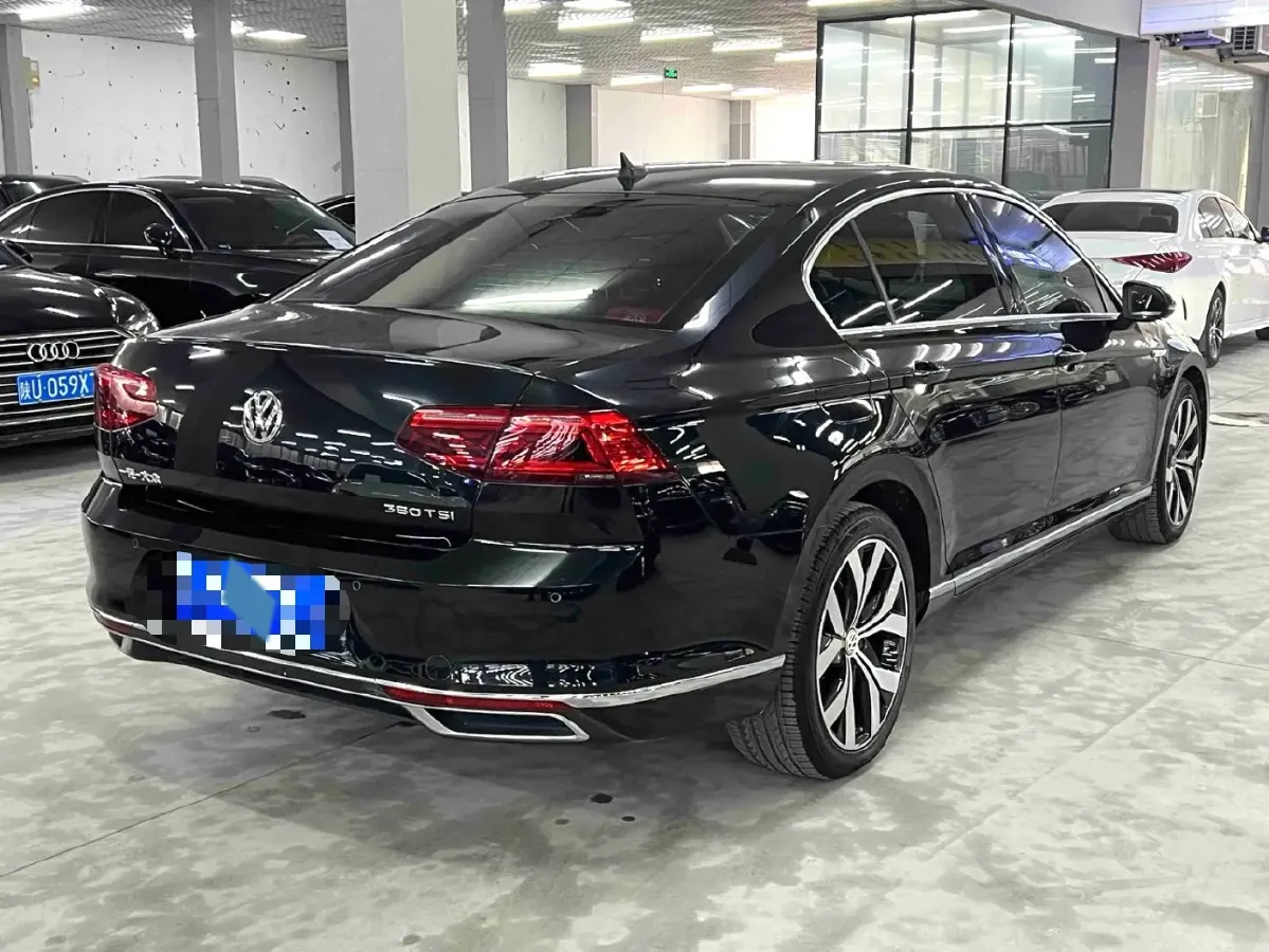 2020 Volkswagen Magotan 2.0T 186HP L4 7DCT,autocango,china used car exporter,china ev exporter,chinese used car exporter,chinese used ev exporter