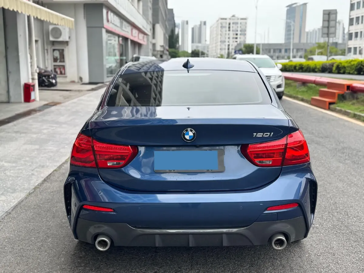 2021 BMW 1 Series 1.5T 140HP L3 7DCT,autocango,china used car exporter,china ev exporter,chinese used car exporter,chinese used ev exporter