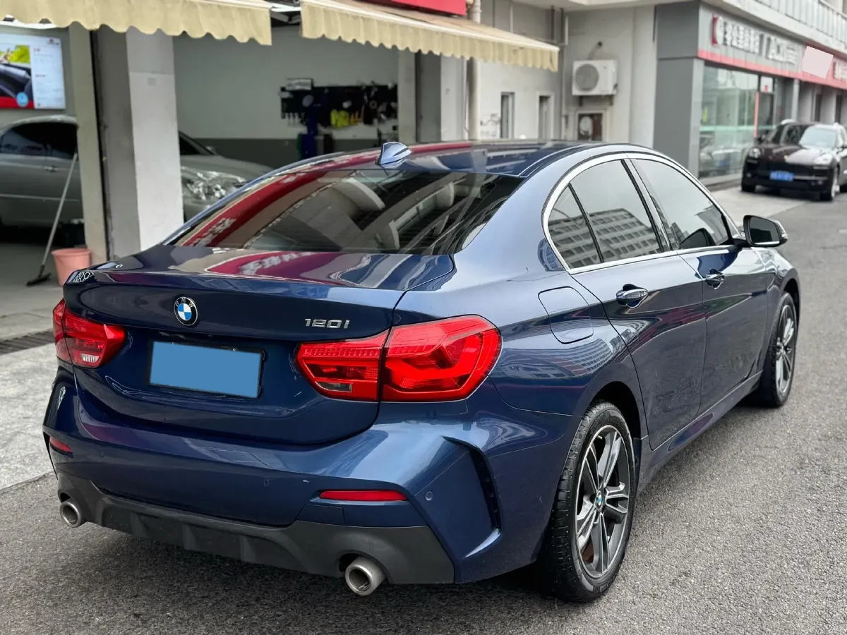 2021 BMW 1 Series 1.5T 140HP L3 7DCT,autocango,china used car exporter,china ev exporter,chinese used car exporter,chinese used ev exporter