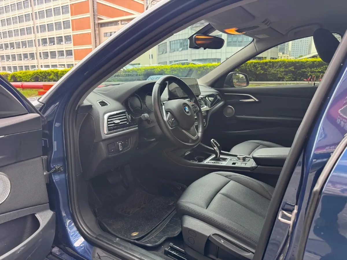 2021 BMW 1 Series 1.5T 140HP L3 7DCT,autocango,china used car exporter,china ev exporter,chinese used car exporter,chinese used ev exporter