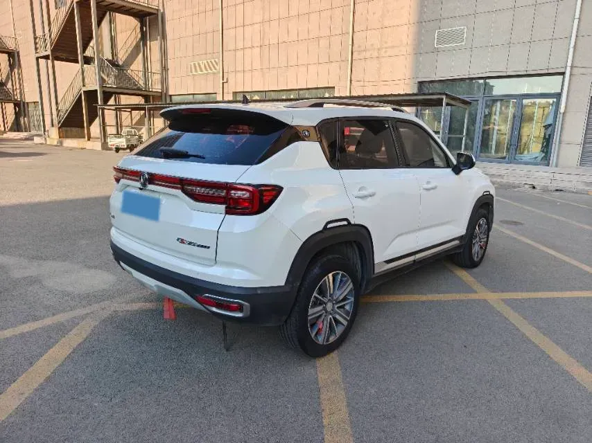 2019 ChangAn CS35 Plus 1.6L 128HP L4 5MT,autocango,china used car exporter,china ev exporter,chinese used car exporter,chinese used ev exporter