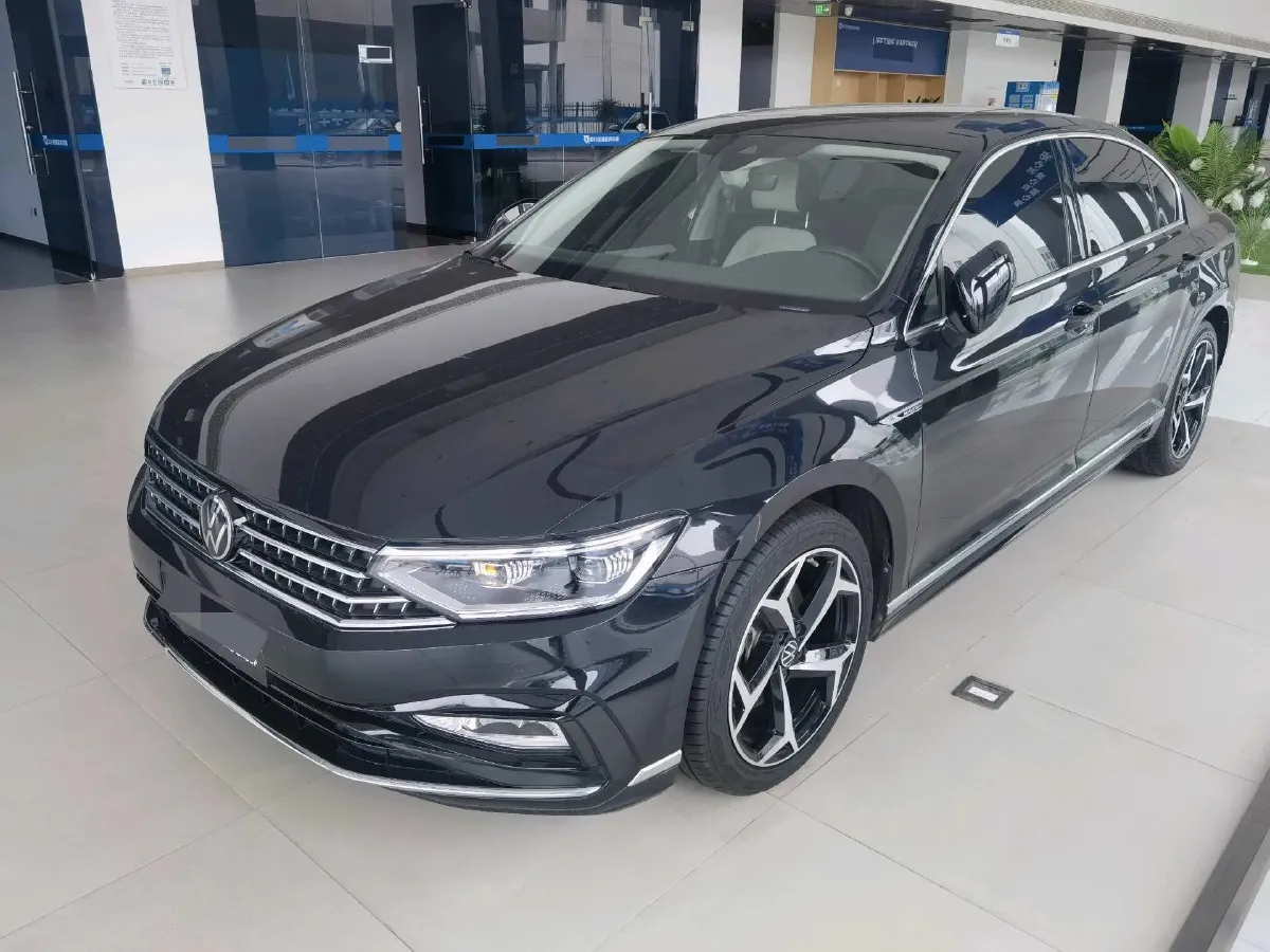 2023 Volkswagen Magotan 2.0T 186HP L4 7DCT,autocango,china used car exporter,china ev exporter,chinese used car exporter,chinese used ev exporter